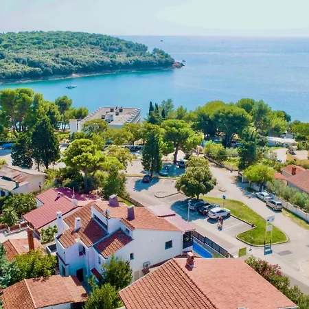 Sanja - With A Large Covered Terrace And Pool Appartement Banjole