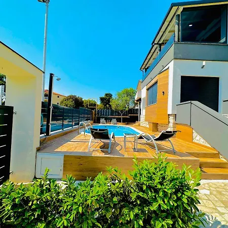 Apartment Sanja - With A Large Covered Terrace And Pool *