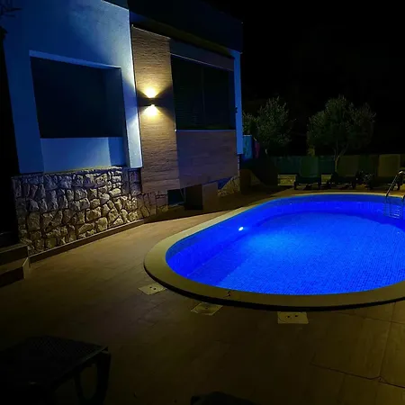 Sanja - With A Large Covered Terrace And Pool Apartment *