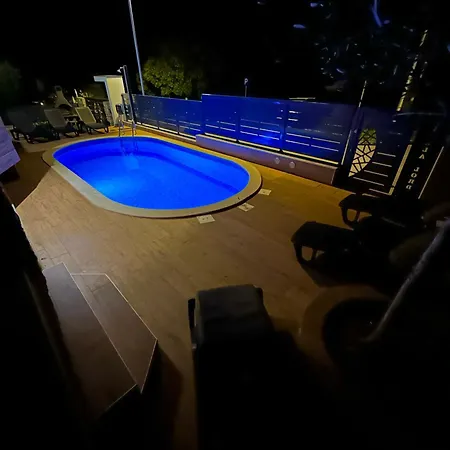 Apartment Sanja - With A Large Covered Terrace And Pool