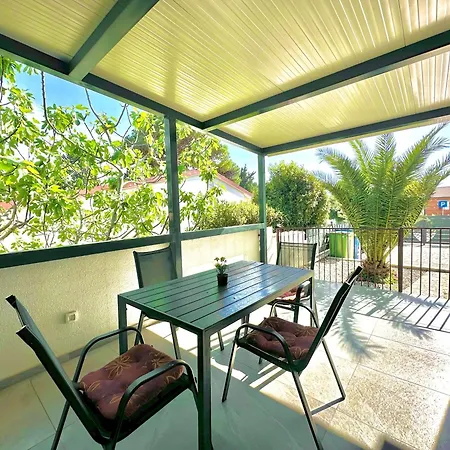 Sanja - With A Large Covered Terrace And Pool Appartement