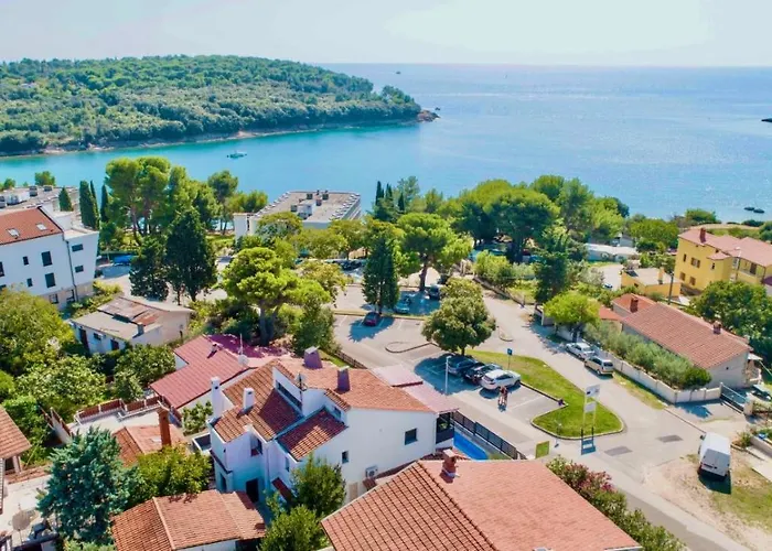 Sanja - With A Large Covered Terrace And Pool Διαμέρισμα Banjole