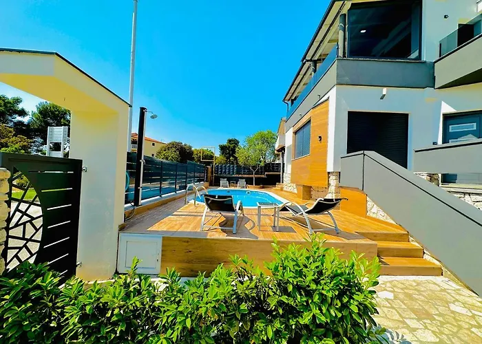 Διαμέρισμα Sanja - With A Large Covered Terrace And Pool *