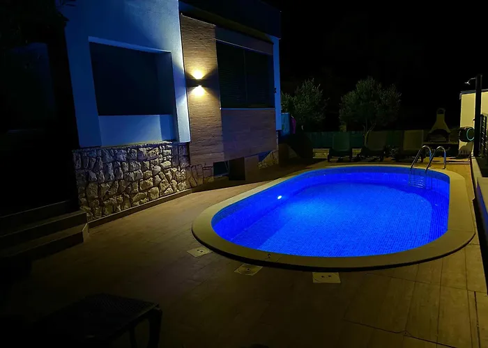Sanja - With A Large Covered Terrace And Pool Διαμέρισμα *