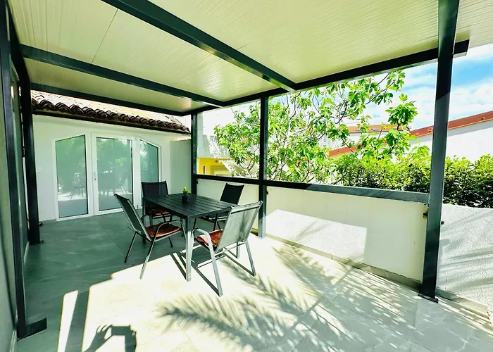 Sanja - With A Large Covered Terrace And Pool Διαμέρισμα Banjole