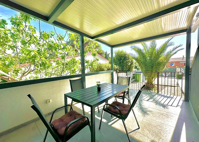Sanja - With A Large Covered Terrace And Pool Διαμέρισμα