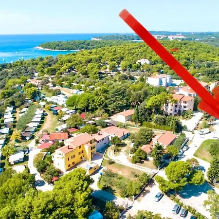 Apartment Sanja - With A Large Covered Terrace And Pool