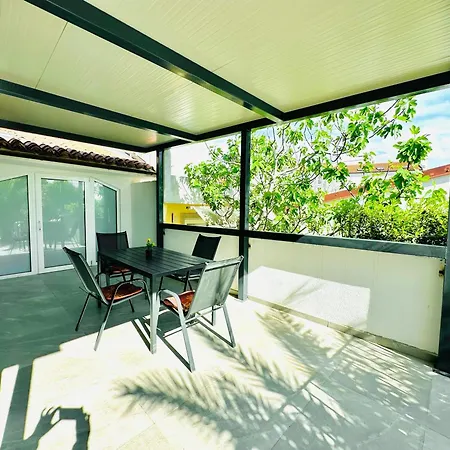 Sanja - With A Large Covered Terrace And Pool Appartement Banjole